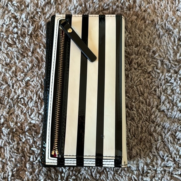 Striped black and white, shiny Kate Spade card wallet - Picture 4 of 5
